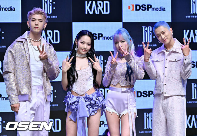 카드 멤버들이 무대 위에서 포즈를 취하고 있다. 2022.06.22 /rumi@osen.co.kr