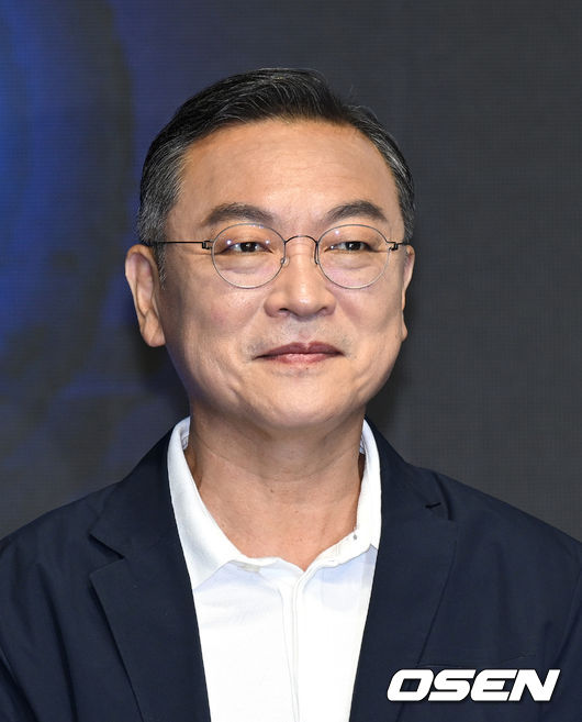 23일 오전 서울 콘래드 호텔에서 영화 ‘외계+인’ 1부 제작보고회가 열렸다.  배우 김의성이 미소를 짓고 있다. 2022.06.23 /sunday@osen.co.kr