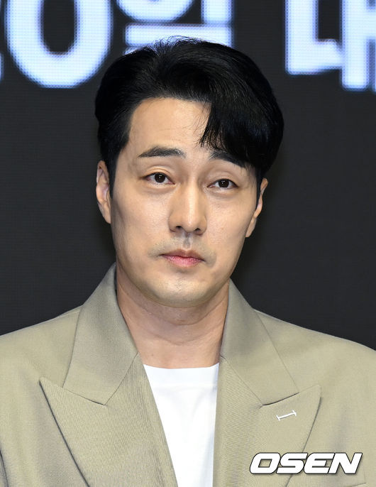 23일 오전 서울 콘래드 호텔에서 영화 ‘외계+인’ 1부 제작보고회가 열렸다.  배우 소지섭이 취재진의 질문을 듣고 있다. 2022.06.23 /sunday@osen.co.kr