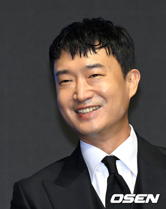 23일 오전 서울 콘래드 호텔에서 영화 ‘외계+인’ 1부 제작보고회가 열렸다.  배우 조우진이 미소를 짓고 있다. 2022.06.23 /sunday@osen.co.kr