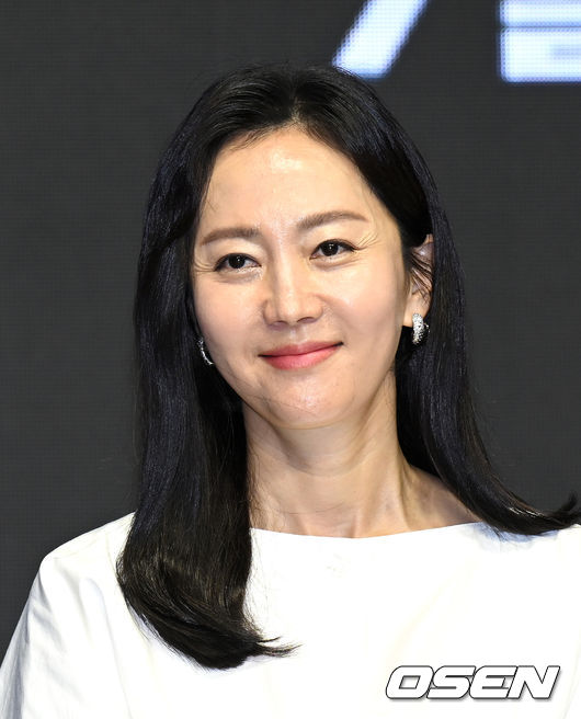 23일 오전 서울 콘래드 호텔에서 영화 ‘외계+인’ 1부 제작보고회가 열렸다.  배우 염정아가 취재진의 질문을 듣고 있다. 2022.06.23 /sunday@osen.co.kr