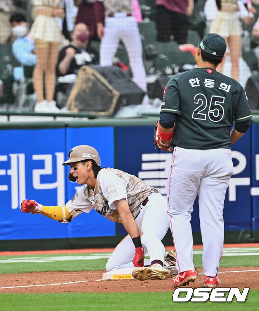 키움 히어로즈 이정후가 3회초 1사 1,2루 2타점 3루타를 치고 포효하고 있다. 2022.06.25 / foto0307@osen.co.kr