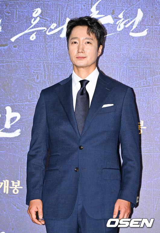 28일 오전 서울 건대입구 롯데시네마에서 영화 '한산: 용의 출현'(감독 김한민) 제작보고회가 진행됐다.  배우 박해일과 변요한, 안성기, 손현주 등이 출연하는 '한산: 용의 출현'은 명량해전 5년 전, 진군 중인 왜군을 상대로 조선을 지키기 위해 필사의 전략과 패기로 뭉친 이순신 장군과 조선 수군의 '한산해전'을 그린 전쟁 액션 대작으로 7월 27일 개봉한다.  배우 박해일이 포즈를 취하고 있다. 2022.06.28 / soul1014@osen.co.kr