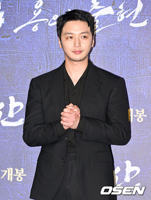 28일 오전 서울 건대입구 롯데시네마에서 영화 '한산: 용의 출현'(감독 김한민) 제작보고회가 진행됐다.  배우 박해일과 변요한, 안성기, 손현주 등이 출연하는 '한산: 용의 출현'은 명량해전 5년 전, 진군 중인 왜군을 상대로 조선을 지키기 위해 필사의 전략과 패기로 뭉친 이순신 장군과 조선 수군의 '한산해전'을 그린 전쟁 액션 대작으로 7월 27일 개봉한다.  배우 변요한이 포즈를 취하고 있다. 2022.06.28 / soul1014@osen.co.kr