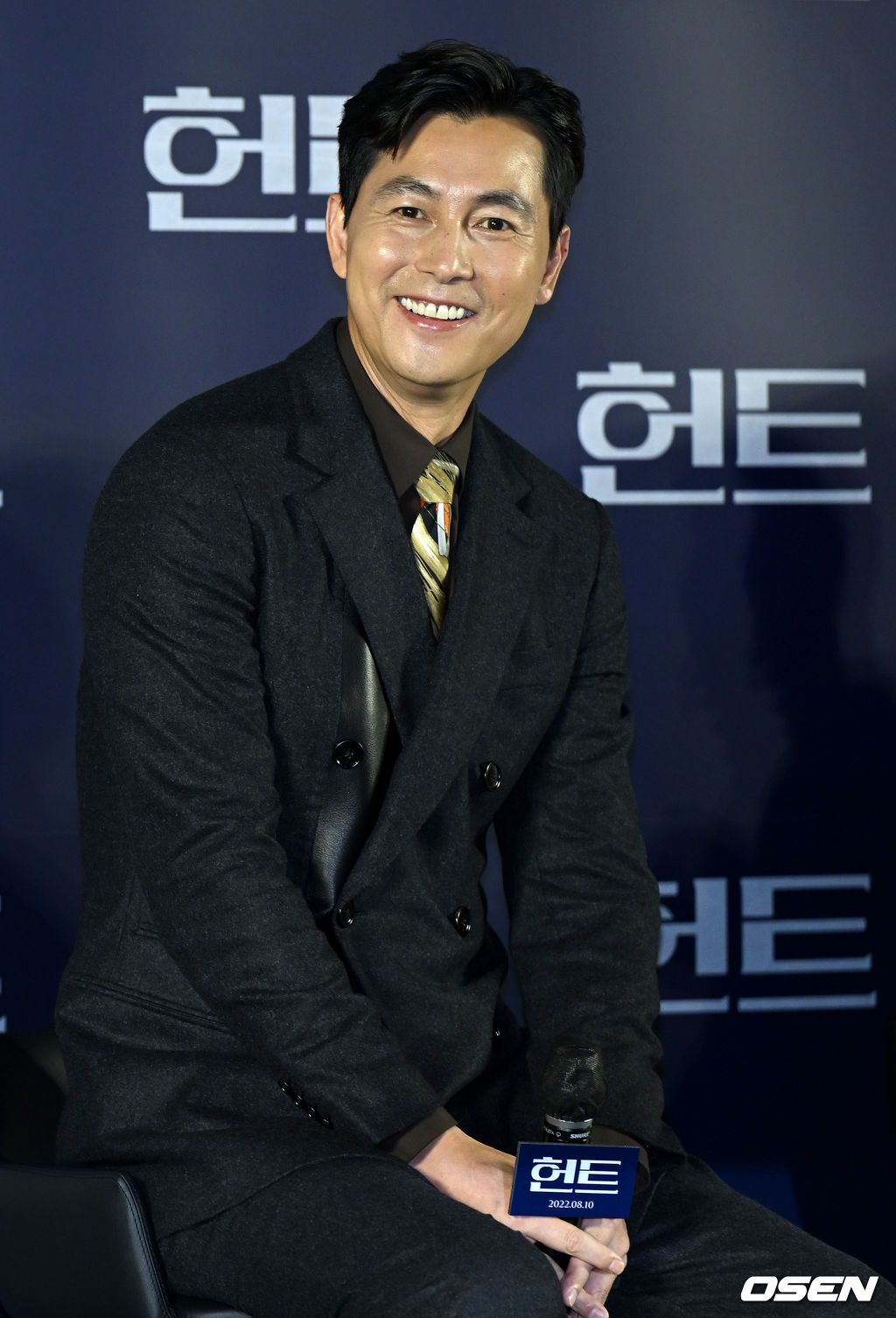 5일 오전 서울 메가박스 성수에서 영화 ‘헌트’ (감독 이정재) 제작보고회가 열렸다.  영화 ‘헌트’는 조직 내 숨어든 스파이를 색출하기 위해 서로를 의심하는 안기부 요원 박평호(이정재 분)와 김정도(정우성 분)가 대한민국 1호 암살 작전이라는 거대한 사건과 직면하며 펼쳐지는 첩보 액션 드라마다. 오는 8월 10일 개봉 예정.  배우 정우성이 인사말을 마치고 미소짓고 있다. 2022.07.05 / dreamer@osen.co.kr