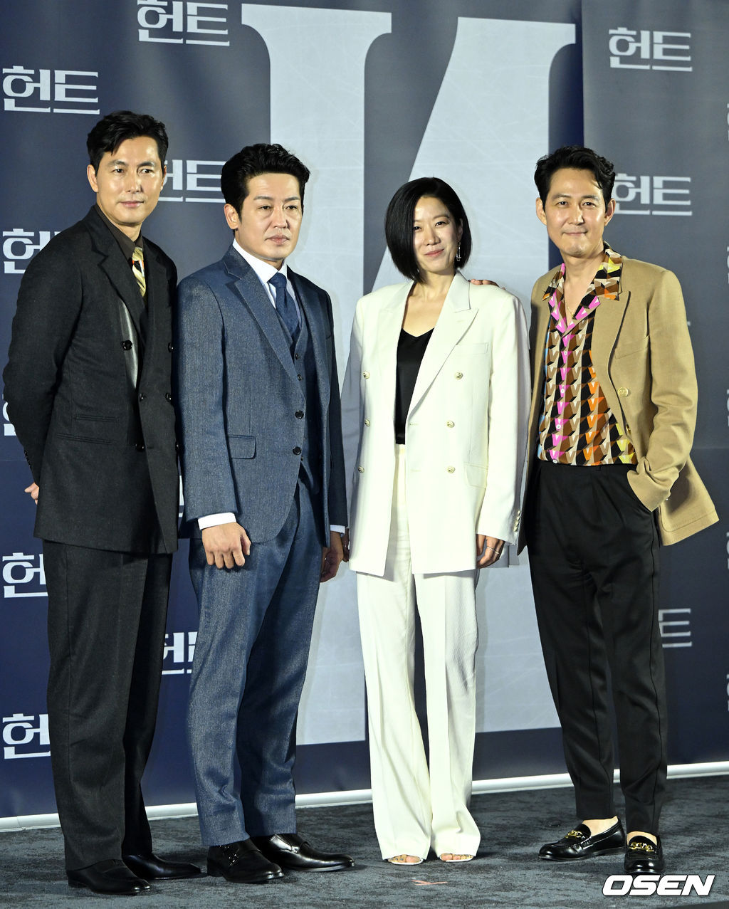5일 오전 서울 메가박스 성수에서 영화 ‘헌트’ (감독 이정재) 제작보고회가 열렸다.  영화 ‘헌트’는 조직 내 숨어든 스파이를 색출하기 위해 서로를 의심하는 안기부 요원 박평호(이정재 분)와 김정도(정우성 분)가 대한민국 1호 암살 작전이라는 거대한 사건과 직면하며 펼쳐지는 첩보 액션 드라마다. 오는 8월 10일 개봉 예정.  배우 정우성, 허성태, 전혜진, 이정재(왼쪽부터)가 포토타임을 하고 있다. 2022.07.05 / dreamer@osen.co.kr