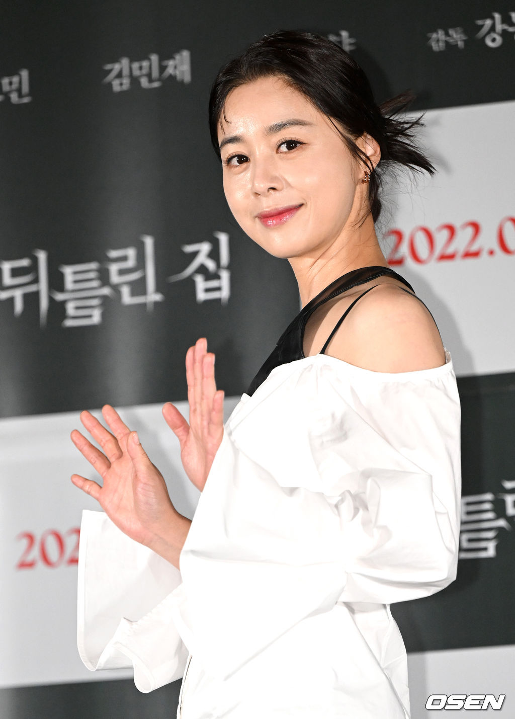 5일 오후 서울 용산 CGV에서 영화 ‘뒤틀린 집’ (감독 강동헌) 언론시사회가 열렸다.  영화 ‘뒤틀린 집’은 전건우 작가의 동명소설을 원작으로 하는 미스터리 하우스 호러다.  배우 서영희가 포토타임에서 포즈를 취하고 있다. 2022.07.05 / dreamer@osen.co.kr