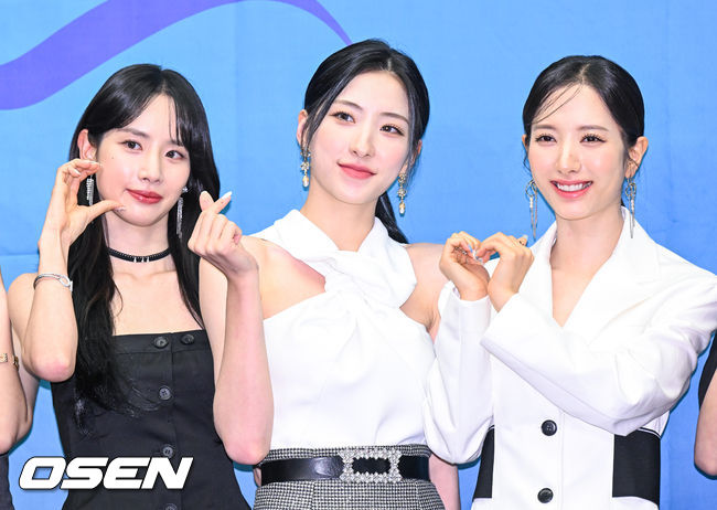 우주소녀 설아와 은서, 보나가 포즈를 취하고 있다. 2022.07.05 / soul1014@osen.co.kr