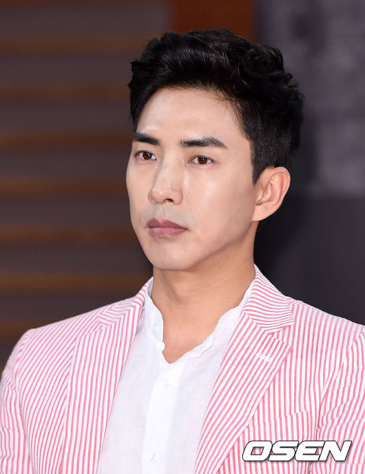 배우 고세원이 취재진의 질문을 듣고 있다. /sunday@osen.co.kr