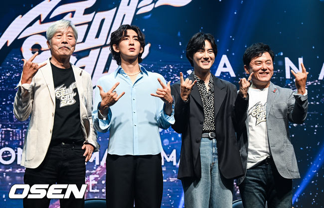 송골매 배철수와 구창모, 잔나비 최정훈, 엑소 수호가 포즈를 취하고 있다. 2022.07.06 / soul1014@osen.co.kr
