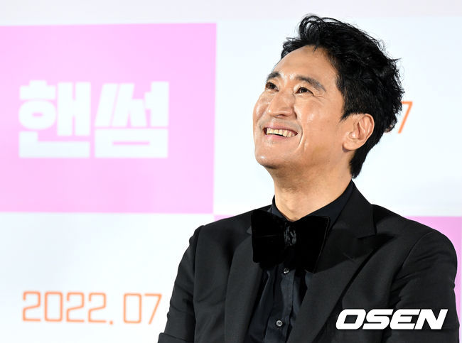 6일 오후 서울 자양동 롯데시네마 건대입구에서 영화 ‘핸썸’ (감독 김동욱) 언론시사회가 열렸다. 배우 신현준이 취재진의 질문에 미소짓고 있다. 2022.07.06 / dreamer@osen.co.kr
