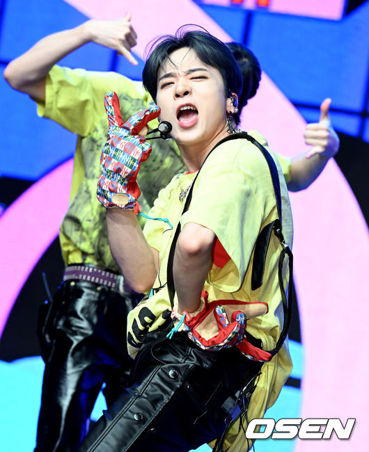  그룹 MCND 미니 4집 '디 어스 : 시크릿 미션 챕터2'(THE EARTH : SECRET MISSION Chapter.2) 발매 기념 쇼케이스가 7일 오전 서울 강남구 일지아트홀에서 열렸다.MCND 캐슬제이가 멋진 무대를 선보이고 있다. 2022.07.07 /cej@osen.co.kr