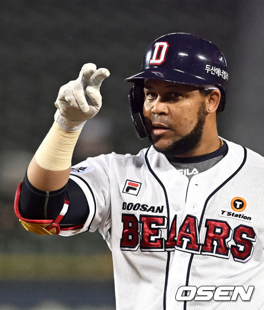 5회말 1사 2루에서 두산 페르난데스가 역전 1타점 적시타를 날리며 기뻐하고 있다. 2022.07.07 /jpnews@osen.co.kr