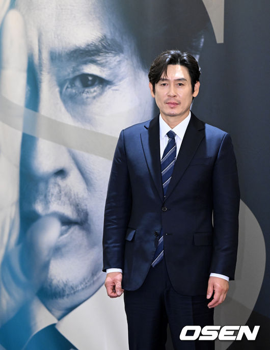 8일 오후 경기도 부천 고려호텔에서 제26회 부천국제판타스틱영화제 ‘설경구는 설경구다’ 배우 특별전 기자회견이 열렸다.  배우 설경구가 포토타임을 하고 있다. 2022.07.08 /jpnews@osen.co.kr