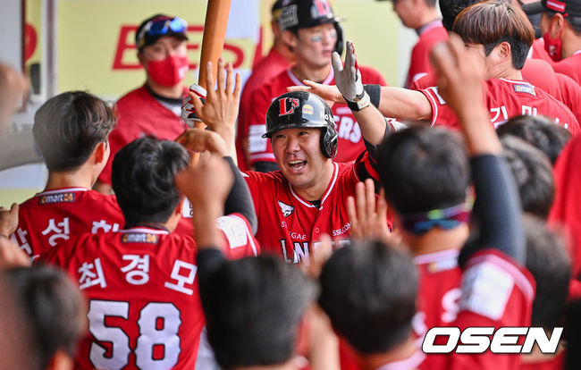 SSG 랜더스 이재원이 4회초 우월 2점 홈런을 치고 기뻐하고 있다. 2022.07.10 / foto0307@osen.co.kr