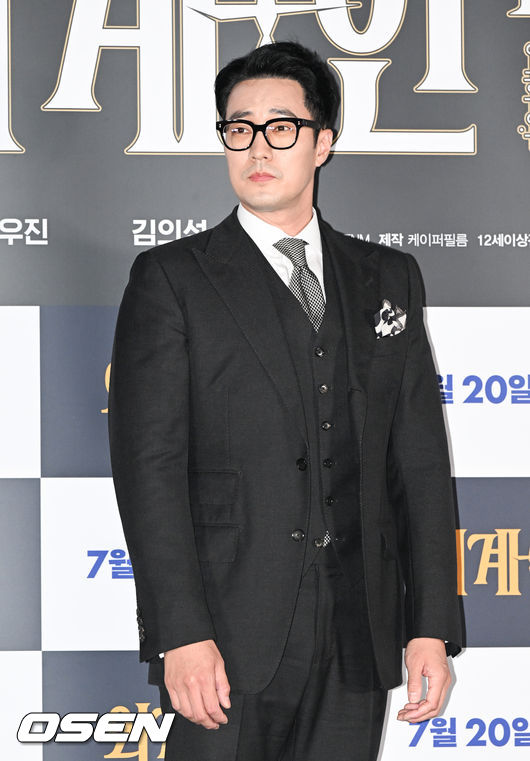13일 오후 서울 CGV용산에서 영화 '외계+인'(감독 최동훈) 1부 언론시사회가 진행됐다. '외계+인' 1부는 고려 말 소문 속의 신검을 차지하려는 도사들과 2022년 인간의 몸속에 수감된 외계인 죄수를 쫓는 이들 사이에 시간의 문이 열리며 펼쳐지는 이야기. 소지섭이 포즈를 취하고 있다. 2022.07.13 / soul1014@osen.co.kr