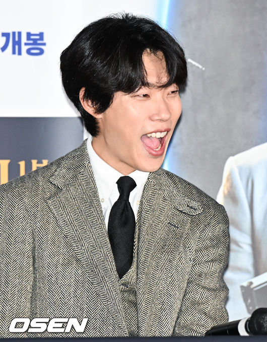 13일 오후 서울 CGV용산에서 영화 '외계+인'(감독 최동훈) 1부 언론시사회가 진행됐다. '외계+인' 1부는 고려 말 소문 속의 신검을 차지하려는 도사들과 2022년 인간의 몸속에 수감된 외계인 죄수를 쫓는 이들 사이에 시간의 문이 열리며 펼쳐지는 이야기. 배우 류준열이 미소 짓고 있다. 2022.07.13 / soul1014@osen.co.kr