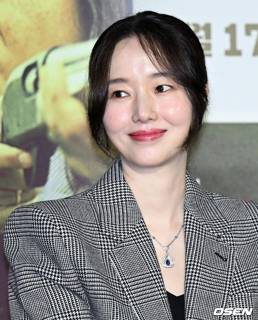 14일 오전 서울 광진구 롯데시네마 건대입구에서 영화 ‘리미트(감독 이승준)’ 제작보고회가 열렸다.  이날 제작보고회에는 이승준 감독, 배우 이정현, 문정희, 진서연, 박명훈, 최덕문, 박경혜가 참석했다.  '리미트'는 아동 연쇄 유괴사건 피해자 엄마의 대역을 맡은 생활안전과 소속 경찰 '소은'(이정현 분)이 사건을 해결하던 도중 의문의 전화를 받으면서 최악의 위기에 빠지게 되는 범죄 스릴러. 8월 17일 개봉한다.  배우 이정현이 제작보고회에 참석하고 있다. 2022.07.14 /cej@osen.co.kr