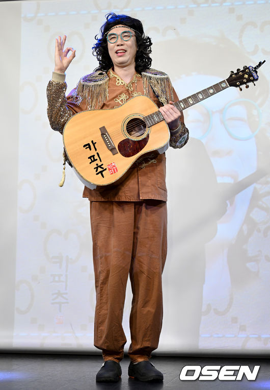 개그맨 및 가수 카피추(추대엽)이 취재진을 향해 포즈를 취하고 있다. 2022.07.14 /ksl0919@osen.co.kr