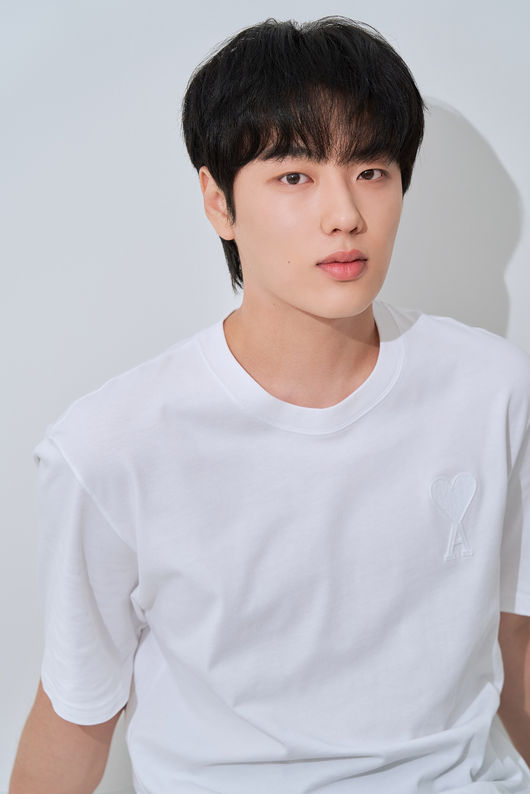 아우터코리아 제공