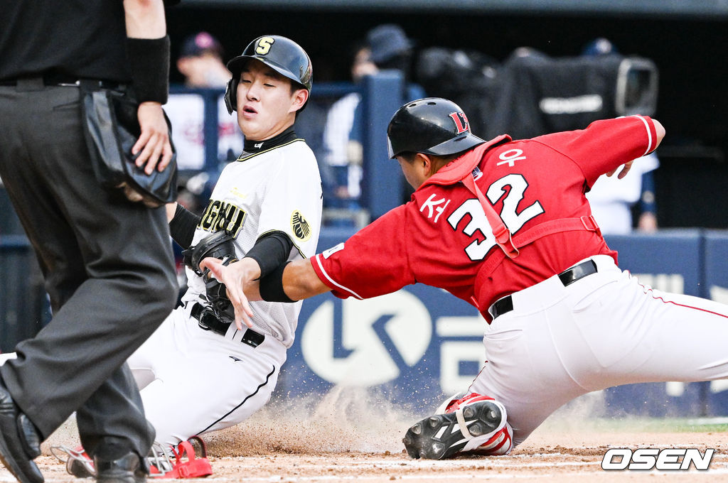 15일 오후 서울 잠실구장에서 '2022 신한은행 SOL KBO 올스타전' 퓨처스 올스타전이 진행됐다.3회말 2사 1루 남부 김형준의 2루타때 1루 주자 나승엽이 홈에서 조현우 포수에게 태그아웃되고 있다 .  2022.07.15 / soul1014@osen.co.kr