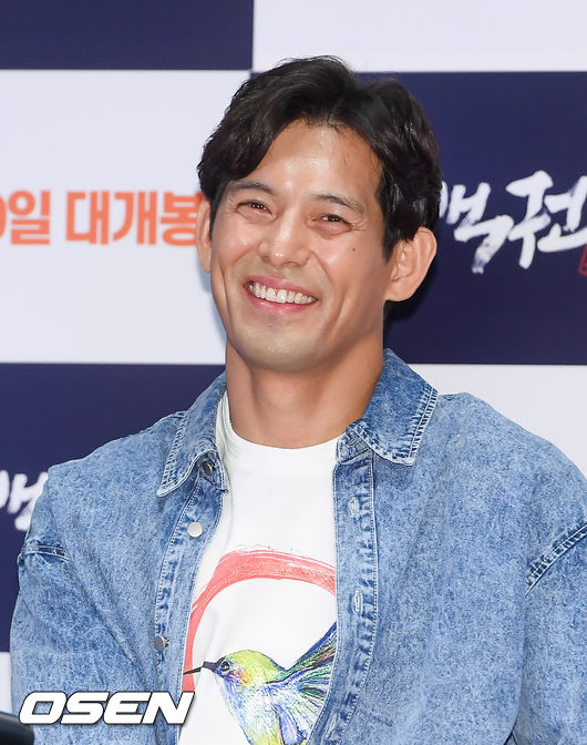 배우 오지호가 미소 짓고 있다./  soul1014@osen.co.kr
