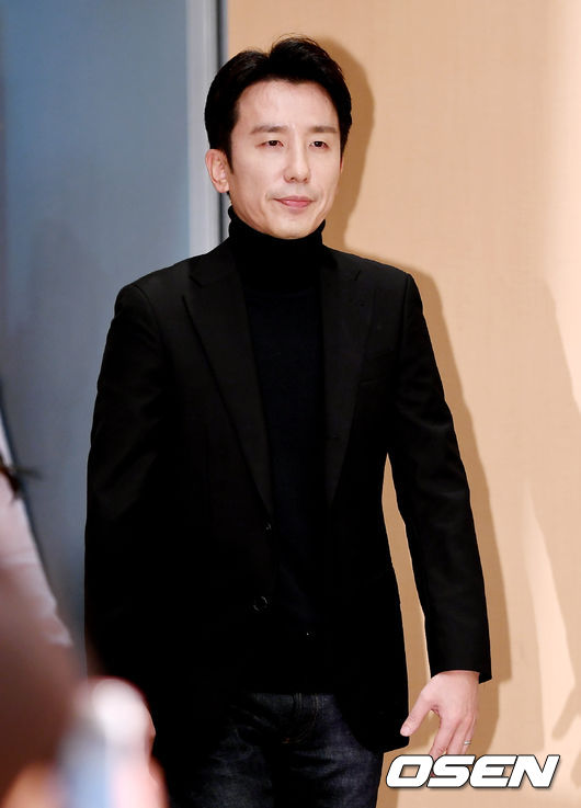 SBS 새 예능 프로그램 '더 팬(THE FAN)' 제작발표회가 14일 오후 서울 양천구 목동 SBS홀에서 열렸다.<br /><br />유희열이 입장하고 있다. /pjmpp@osen.co.kr