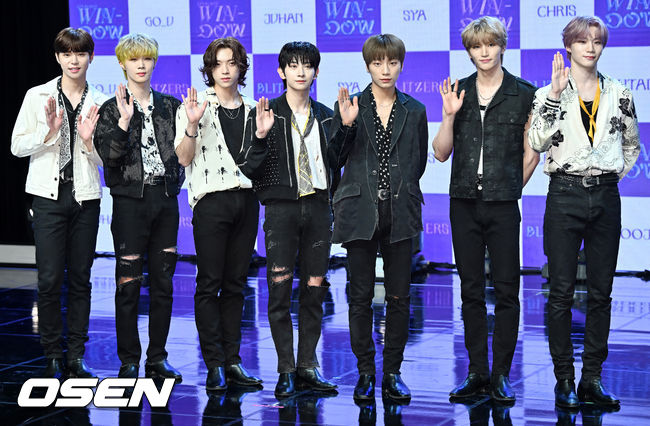 블리처스 멤버들이 무대 위에서 포즈를 취하고 있다. 2022.07.20 / rumi@osen.co.kr