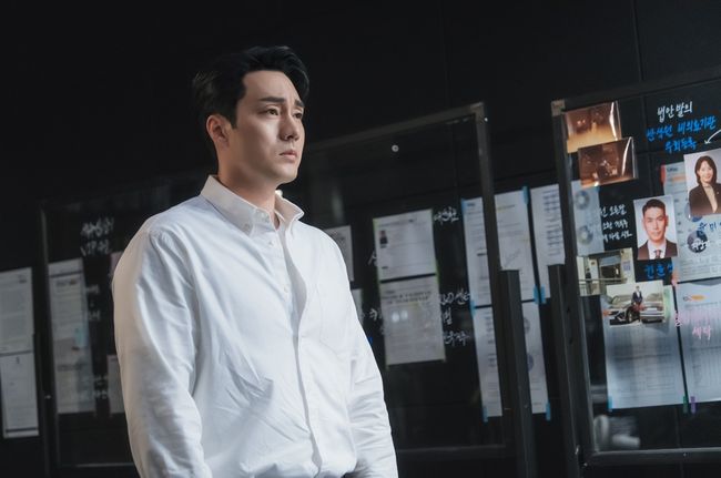 [사진=셀트리온엔터테인먼트, 몽작소 제공] '닥터로이어'에서 열연 중인 배우 소지섭의 스틸 컷.