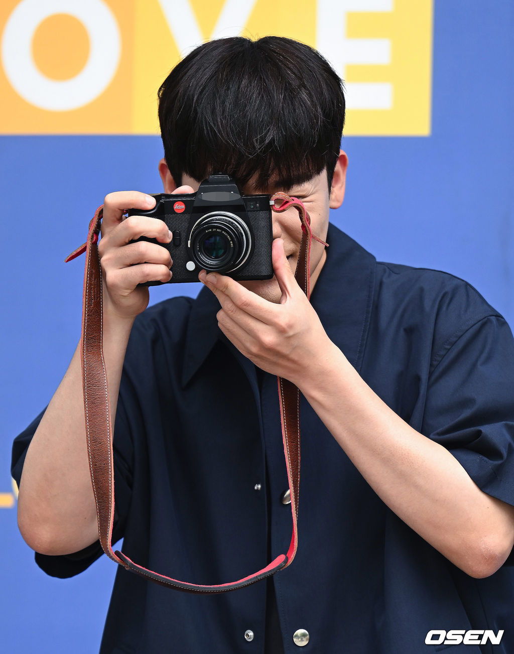 라포엠(LAPOEM) 유채훈이 20일 오전 서울 양천구 목동 SBS에서 진행된 SBS 파워FM '아름다운 이 아침 김창완입니다'에 출연했다.라포엠(LA POEM) 유채훈이 취잰진을 향해 포즈를 취하고 있다. 2022.07.20 /ksl0919@osen.co.kr