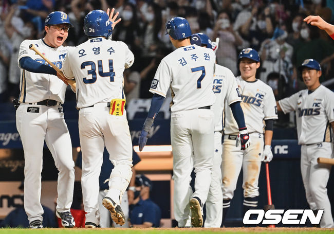 NC 다이노스 오영수가 7회말 동점 3점 홈런을 치고 기뻐하고 있다. 2022.07.22 / foto0307@osen.co.kr