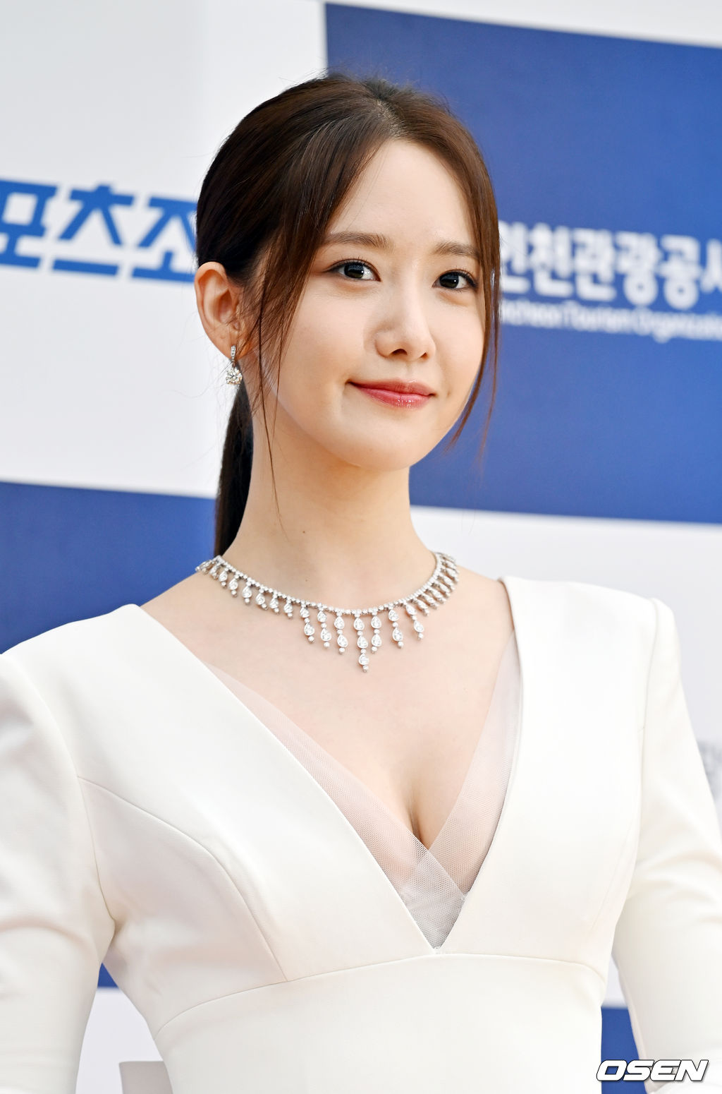 19일 오후 인천 중구 인천 파라다이스시티에서 제1회 청룡시리즈어워즈(BSA 1st) 레드카펫 행사가 열렸다.가수 겸 배우 임윤아가 레드카펫을 밟으며 포즈를 취하고 있다. 2022.07.19 / rumi@osen.co.kr