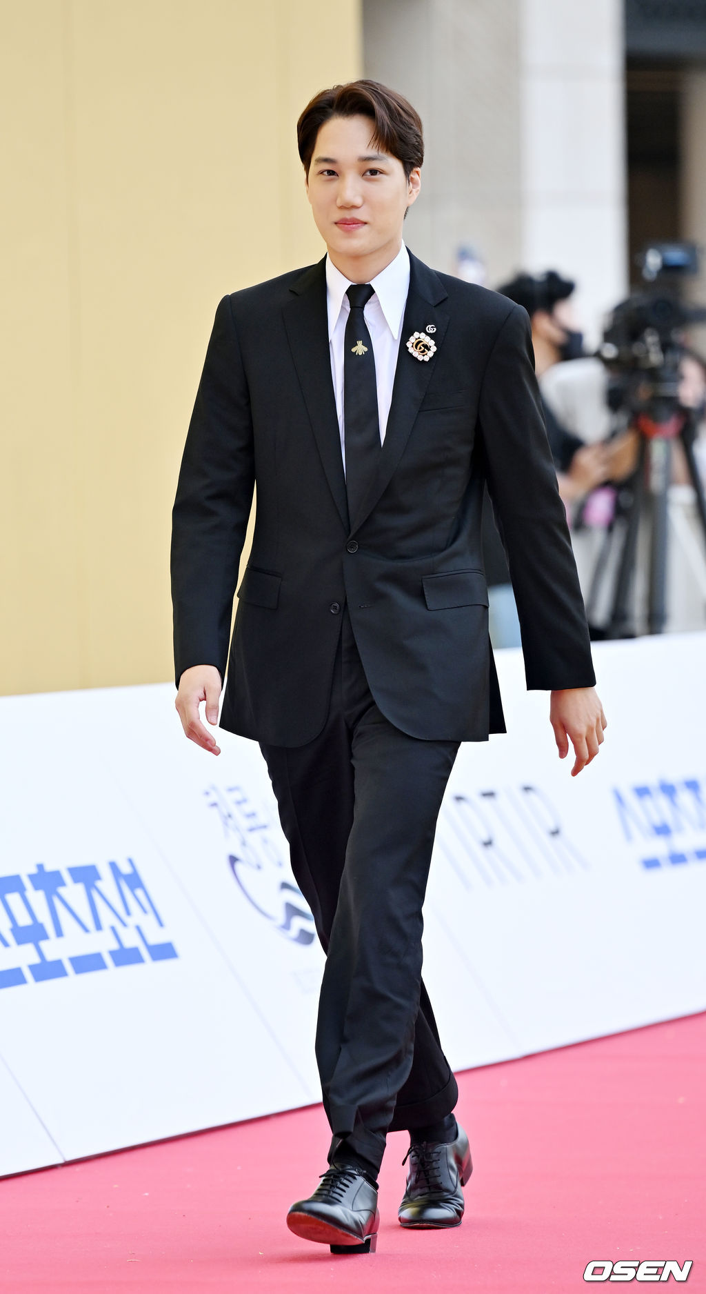 19일 오후 인천 중구 인천 파라다이스시티에서 제1회 청룡시리즈어워즈 레드카펫 행사가 열렸다.가수 겸 배우 엑소 카이가 레드카펫을 밟으며 포즈를 취하고 있다. 2022.07.19 / rumi@osen.co.kr