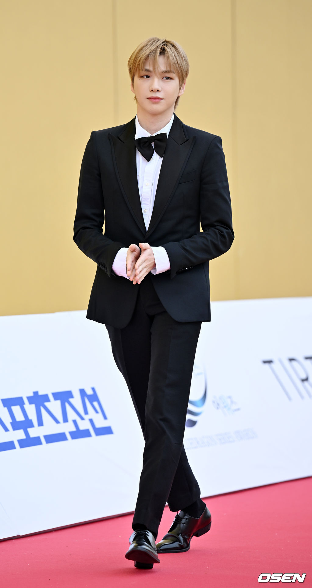19일 오후 인천 중구 인천 파라다이스시티에서 제1회 청룡시리즈어워즈(BSA 1st) 레드카펫 행사가 열렸다.가수 겸 배우 강다니엘이 레드카펫을 밟으며 포즈를 취하고 있다. 2022.07.19 / rumi@osen.co.kr