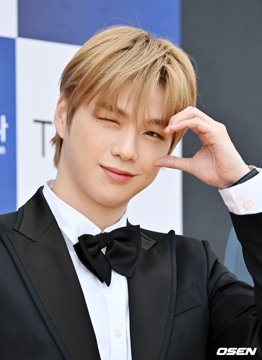 19일 오후 인천 중구 인천 파라다이스시티에서 제1회 청룡시리즈어워즈(BSA 1st) 레드카펫 행사가 열렸다.가수 겸 배우 강다니엘이 레드카펫을 밟으며 포즈를 취하고 있다. 2022.07.19 / rumi@osen.co.kr