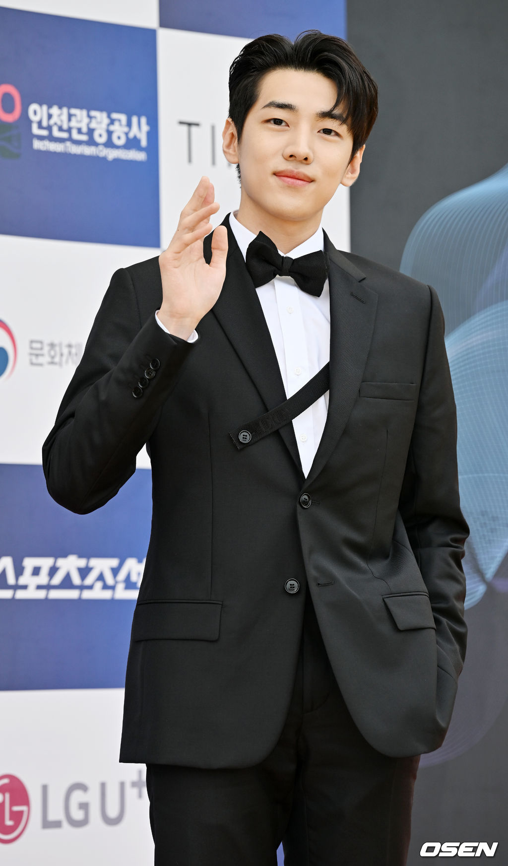 19일 오후 인천 중구 인천 파라다이스시티에서 제1회 청룡시리즈어워즈 레드카펫 행사가 열렸다.가수 겸 배우 박재찬이 레드카펫을 밟으며 포즈를 취하고 있다. 2022.07.19 / rumi@osen.co.kr