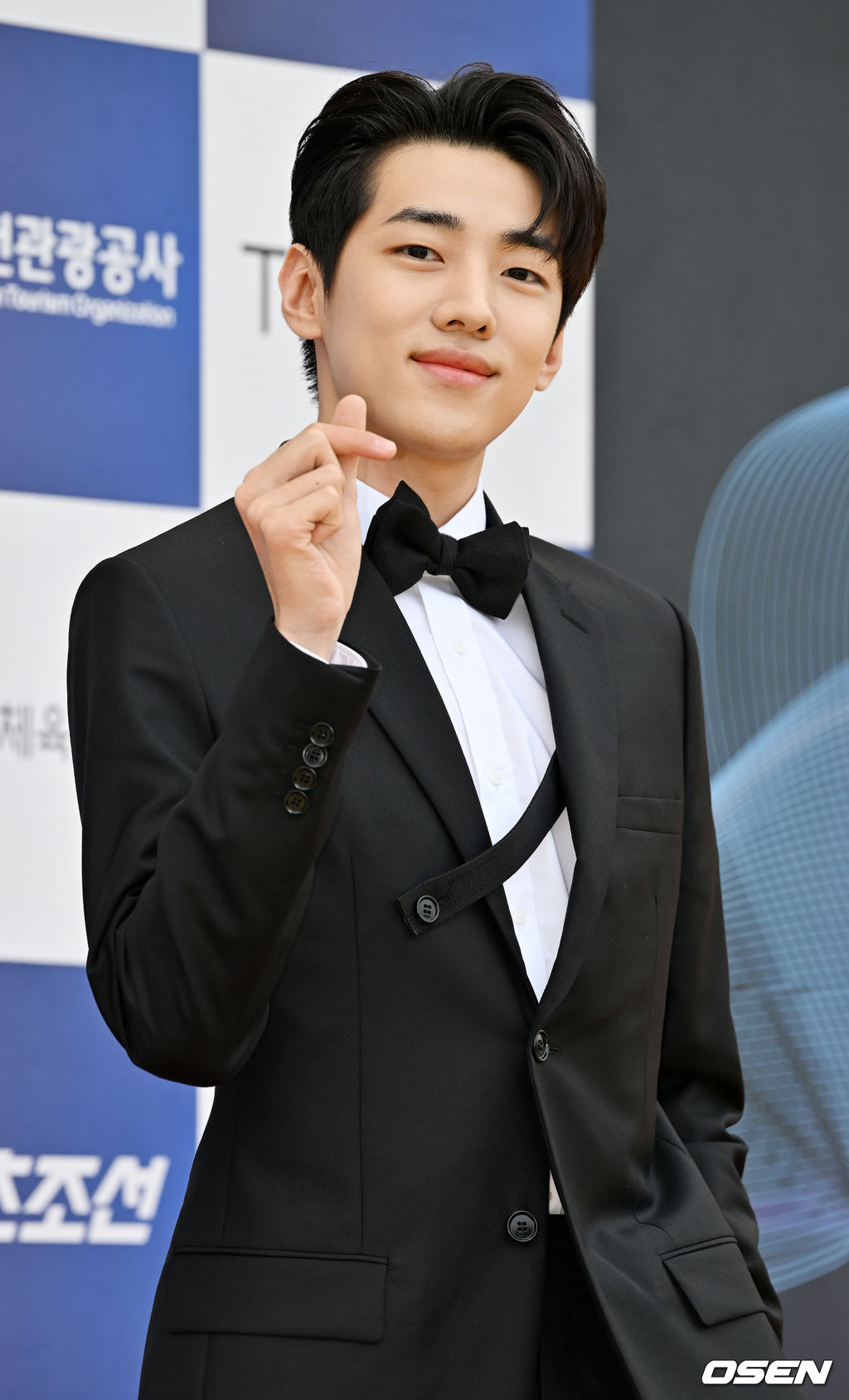 19일 오후 인천 중구 인천 파라다이스시티에서 제1회 청룡시리즈어워즈(BSA 1st) 레드카펫 행사가 열렸다.가수 겸 배우 박재찬이 레드카펫을 밟으며 포즈를 취하고 있다. 2022.07.19 / rumi@osen.co.kr