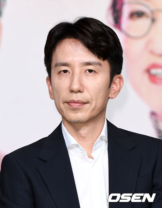 20일 오전 서울 영등포 타임스퀘어 아모리스홀에서 tVN '알아두면 쓸데없는 신비한 잡학사전 3' 제작발표회가 열렸다.<br /><br />유희열이 취재진의 질문을 듣고 있다./sunday@osen.co.kr
