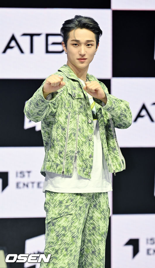 ATBO 오준석이 무대 위에서 포즈를 취하고 있다. 2022.06.22 /rumi@osen.co.kr