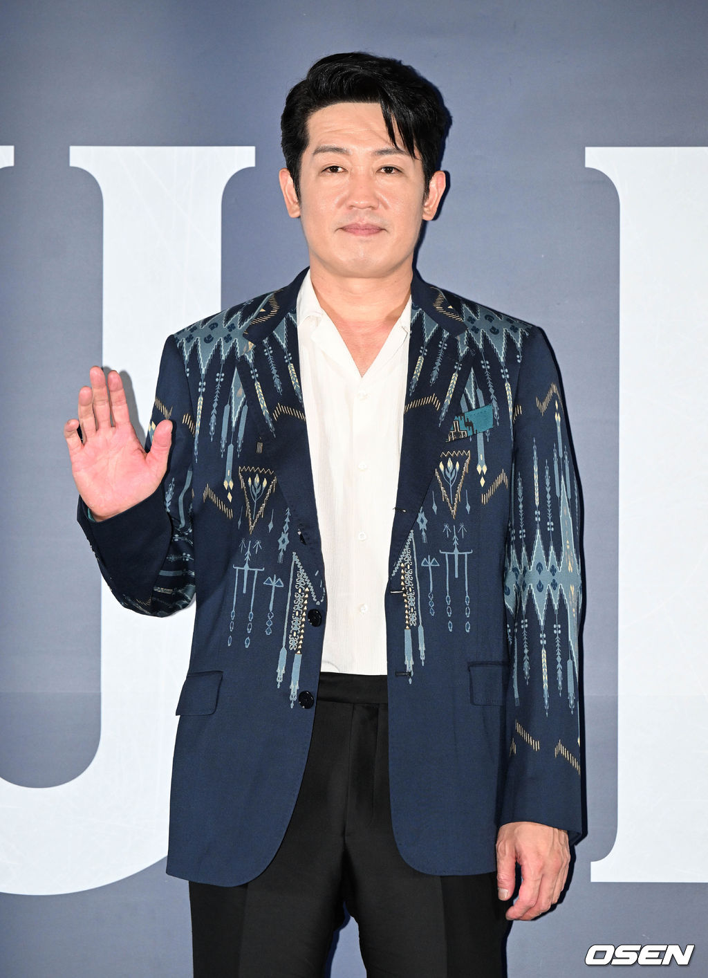 27일 오후 서울 강남구 메가박스 코엑스에서 영화 ‘헌트(감독 이정재)’ 언론시사회가 열렸다. 이정재의 감독 데뷔작 영화 '헌트'는 조직 내 숨어든 스파이를 색출하기 위해 서로를 의심하는 안기부 요원 ‘박평호’와 ‘김정도’가 ‘대한민국 1호 암살 작전’이라는 거대한 사건과 직면하며 펼쳐지는 첩보 액션 드라마. 정우성, 전혜진, 허성태, 고윤정이 출연한다. 8월 10일 개봉. 배우 허성태가 포즈를 취하고 있다. 2022.07.27 /cej@osen.co.kr