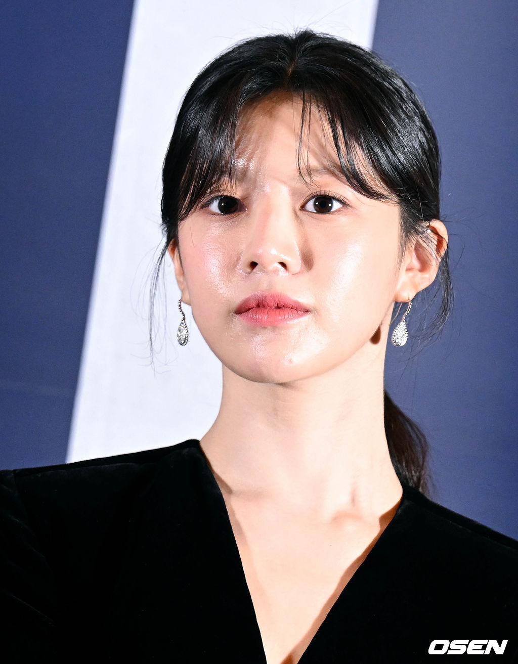 27일 오후 서울 강남구 메가박스 코엑스에서 영화 ‘헌트(감독 이정재)’ 언론시사회가 열렸다. 이정재의 감독 데뷔작 영화 '헌트'는 조직 내 숨어든 스파이를 색출하기 위해 서로를 의심하는 안기부 요원 ‘박평호’와 ‘김정도’가 ‘대한민국 1호 암살 작전’이라는 거대한 사건과 직면하며 펼쳐지는 첩보 액션 드라마. 정우성, 전혜진, 허성태, 고윤정이 출연한다. 8월 10일 개봉. 배우 고윤정이 포즈를 취하고 있다. 2022.07.27 /cej@osen.co.kr