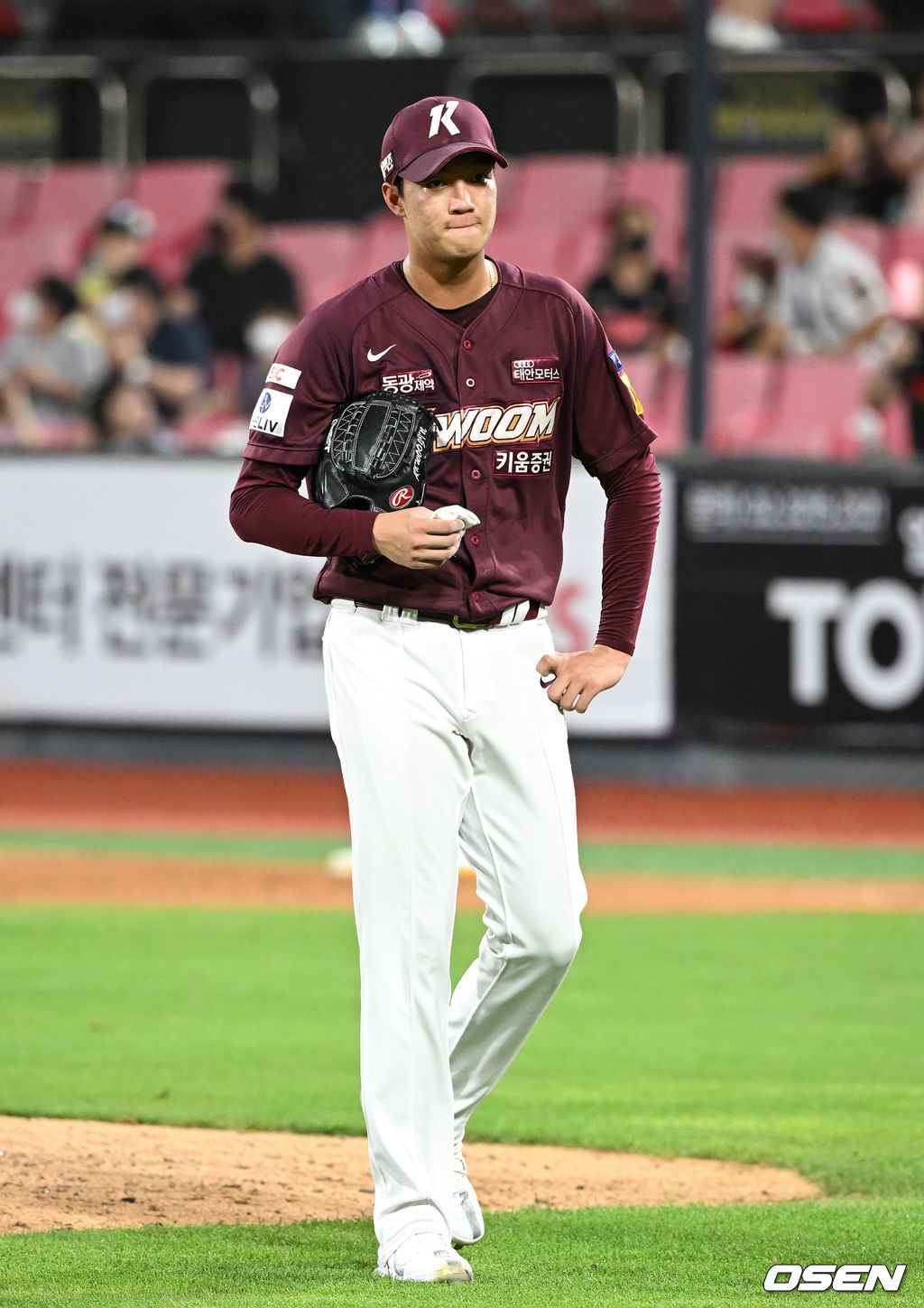 28일 오후 경기도 수원 KT위즈파크 2022 신한은행 SOL KBO 리그 KT 위즈와 키움 히어로즈의 경기가 열렸다.6회말 2사 3루에서 키움 안우진이 마운드를 내려가고 있다. 2022.07.28 /sunday@osen.co.kr