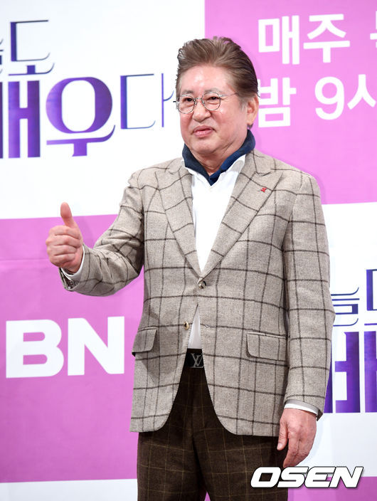 배우 김용건이 14일 오후 서울 논현동 임피리얼 팰리스에서 열린 MBN 새 예능프로그램 '오늘도 배우다' 제작발표회에 참석해 포즈를 취하고 있다. /jpnews@osen.co.kr