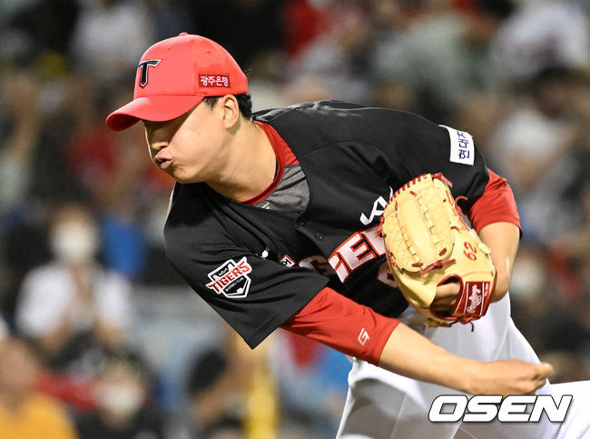 3일 오후 대전 한화생명이글스파크에서 '2022 신한은행 SOL KBO 리그' 한화 이글스와 KIA 타이거즈의 경기가 열렸다.10회말 무사에서 KIA 정해영이 역투하고 있다. 2022.08.03 /sunday@osen.co.kr