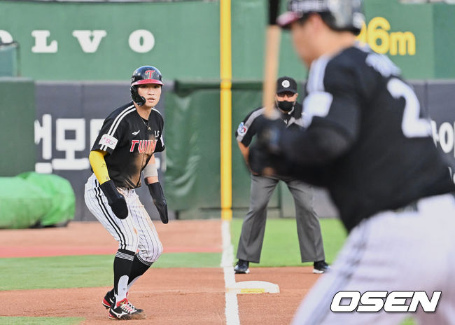 LG 트윈스 박해민이 1회초 3루타를 치고 김현수 타석때 홈을 노리고 있다. 2022.08.03 / foto0307@osen.co.kr