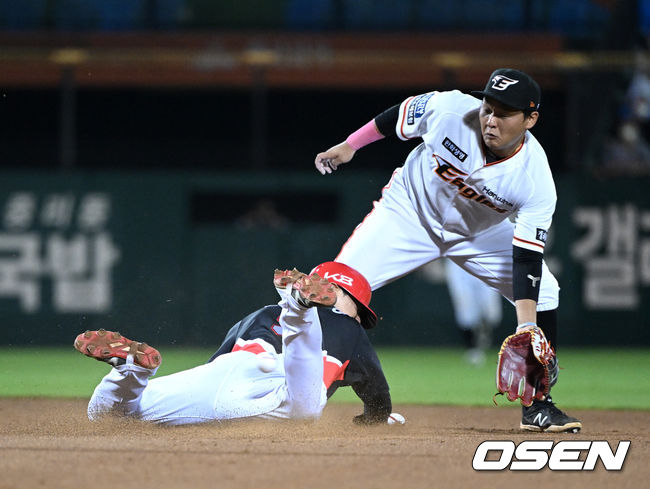 3일 오후 대전 한화생명이글스파크에서 '2022 신한은행 SOL KBO 리그' 한화 이글스와 KIA 타이거즈의 경기가 열렸다.9회초 1사 1루에서 KIA 1루주자 김도영이 도루에 성공하고 있다. 2022.08.03 /sunday@osen.co.kr