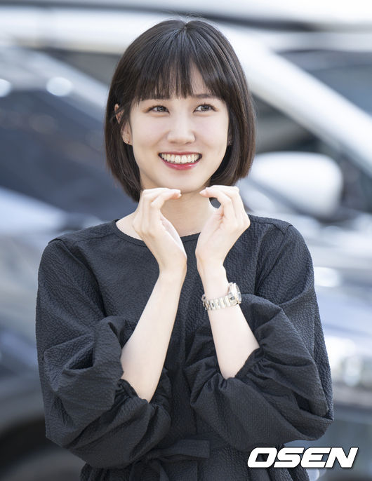 15일 오후 서울 강남구 한 음식점에서 ENA 수목드라마 '이상한 변호사 우영우' 종방연이 열렸다. <br /><br />배우 박은빈이 취재진을 향해 포즈를 취하고 있다. 2022.07.15 /ksl0919@osen.co.kr