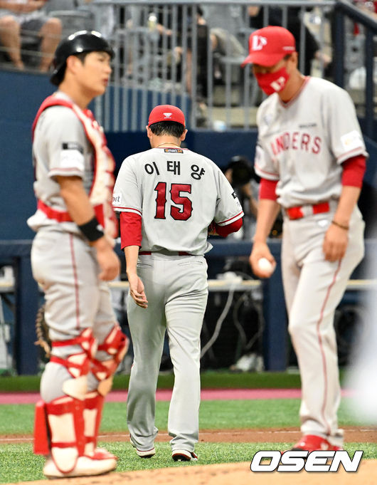 1회말 1사 2, 3루 상황 SSG 선발 이태양이 강판되고 있다. 2022.08.04 / dreamer@osen.co.kr