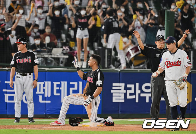 LG 트윈스 가르시아가 8회초 2타점 3루타를 치고 세리머니를 하고 있다. 2022.08.04 / foto0307@osen.co.kr