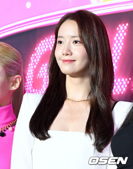 그룹 소녀시대가 5일 오전 서울 강남구 인터컨티넨탈 서울 코엑스에서 데뷔 15주년 기념 정규 7집 ‘FOREVER 1’(포에버 원)’ 발매 기자회견을 가졌다.타이틀 곡 ‘FOREVER 1’은 다이내믹한 전개와 에너제틱한 멜로디가 돋보이는 팝 댄스 곡으로, 소녀시대 특유의 시원한 가창이 마치 페스티벌 현장에 있는 듯한 신나는 분위기를 선사하며, 가사에는 언제 어디서나 힘이 되어주는 소중한 사람들에 대한 영원한 사랑을 표현해 의미를 더했다.소녀시대 윤아가 포즈를 취하고 있다. 2022.08.05 /cej@osen.co.kr